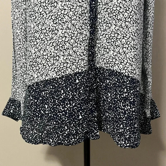 Foxcroft Daisy Ditsy Floral Blouse Button Down Shirt - Picture 5 of 11